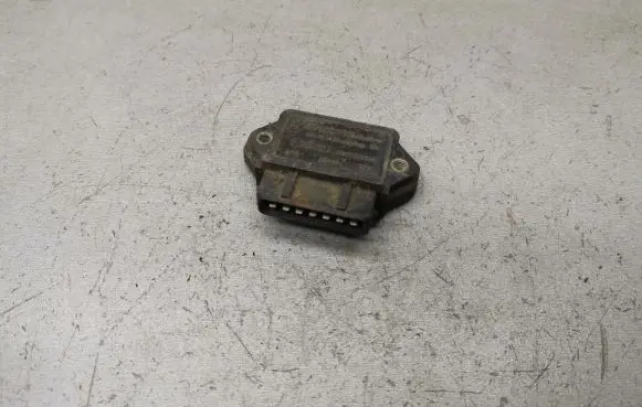 Audi 80 90 S2 B4 Ignition amplifier control unit 211905351D