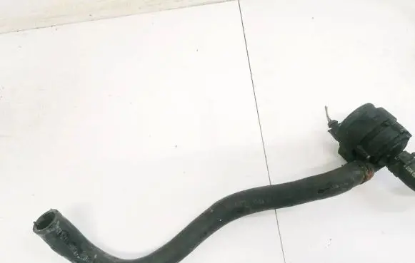Mercedes-Benz CLS C219 Engine coolant pipe/hose A2118302596