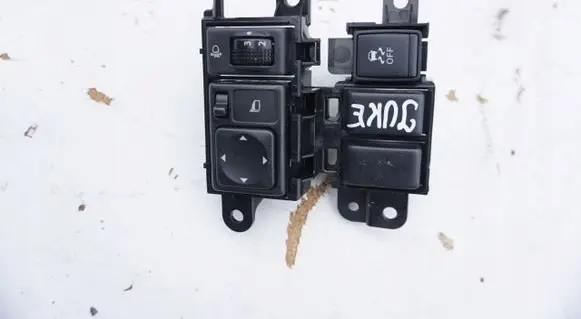 Nissan Juke I F15 Wing mirror switch