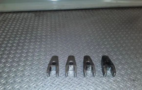 Mercedes-Benz A W169 Fuel Injector clamp holder 