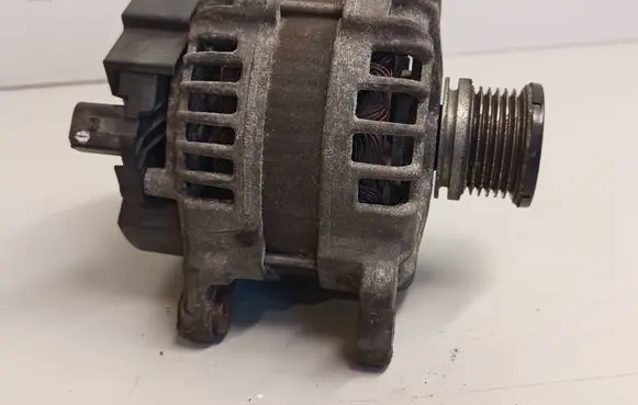 Volkswagen PASSAT B7 Generator/alternator 04L903017E 0125711154