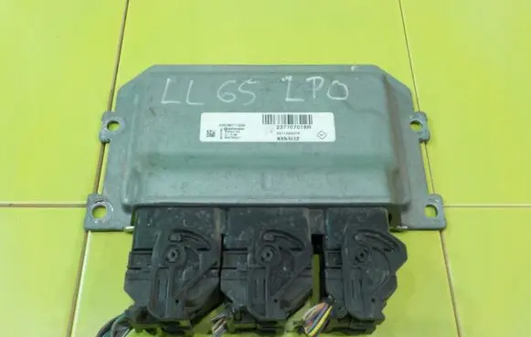 Renault Clio IV Engine control unit/module 237107018R