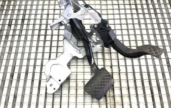 Audi A5 Pedal assembly 8W1723117