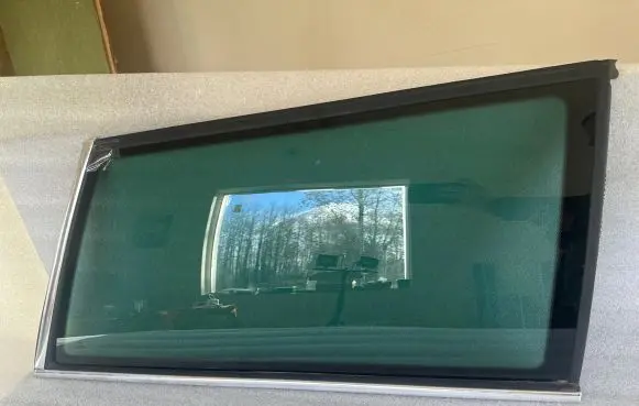 Volkswagen PASSAT B5.5 Rear side window 3B9845298