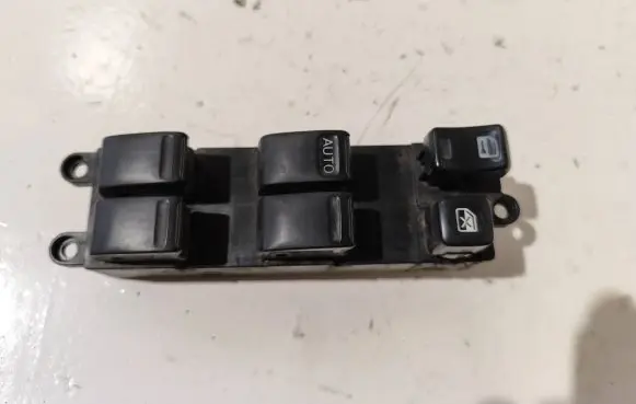 Nissan X-Trail T30 Electric window control switch 809498H700