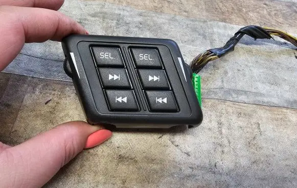 Volvo XC90 Steering wheel buttons/switches 19206