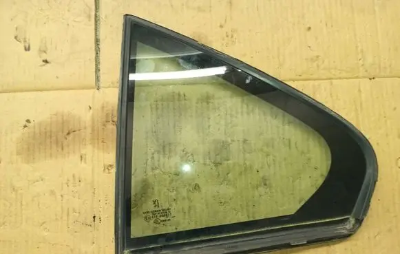 Peugeot 607 Rear vent window glass 