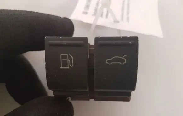 Volkswagen PASSAT B6 Fuel tank opening switch 3C0959903