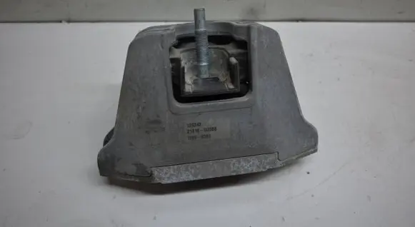 Engine mount bracket