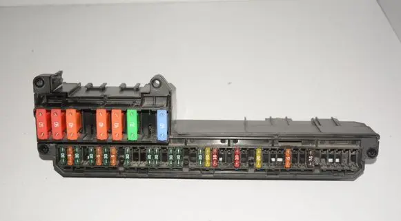 BMW 5 E60 E61 Fuse module 6957330