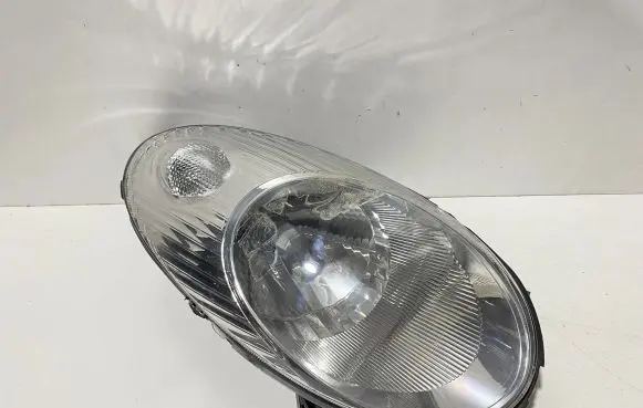 Nissan Micra Headlight/headlamp 26010BC500