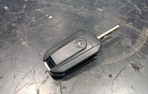 Opel Mokka Ignition key/card 