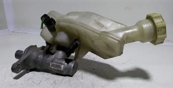 Master brake cylinder
