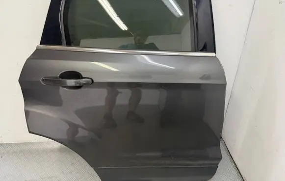 Ford Kuga II Rear door