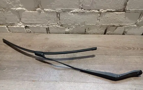 Volvo V40 Windshield/front glass wiper blade 31276059