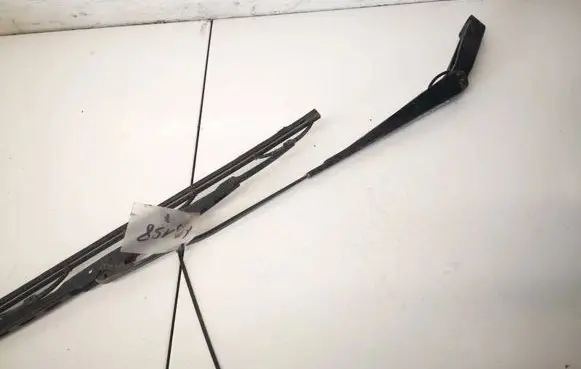 Ford Mondeo Mk III Front wiper blade arm 1s7117526ab