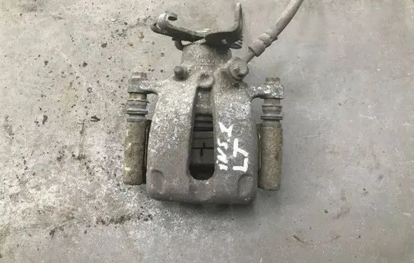 Opel Insignia A Rear brake caliper