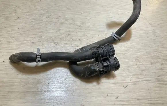 Engine coolant pipe/hose
