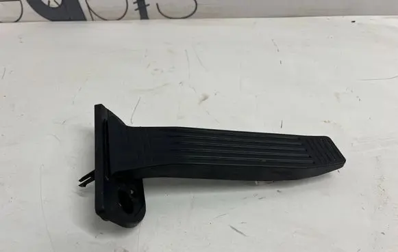 Toyota RAV 4 (XA50) Accelerator throttle pedal 
