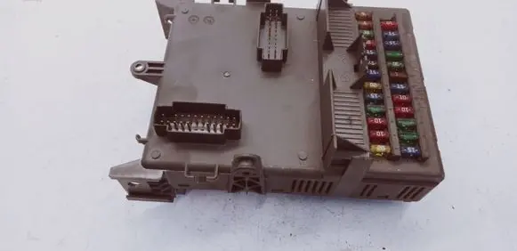 Renault Espace - Grand espace IV Fuse module 8200004201E