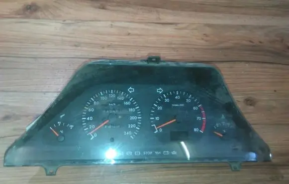 Speedometer (instrument cluster)