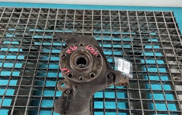 Front wheel hub spindle knuckle