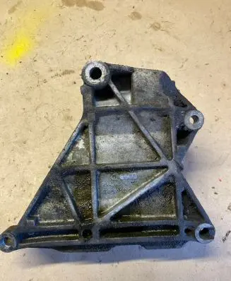 Volkswagen Transporter - Caravelle T5 Engine mounting bracket 070903143C