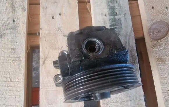 Nissan Note (E11) Power steering pump