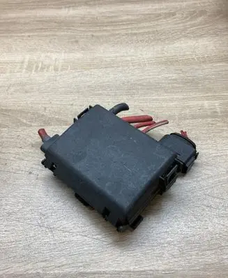 Volkswagen Golf IV Battery relay fuse 1J0937550AA 1J0937773