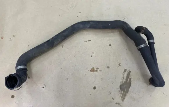 Volkswagen Golf VII Engine coolant pipe/hose 5Q0122051AR