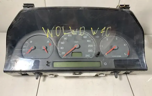 Volvo S70 V70 V70 XC Speedometer (instrument cluster) 9168386