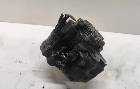 Volvo V70 Fuel injection high pressure pump 0445010043 052318 8642778