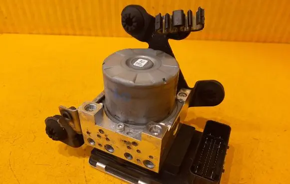 Volvo V60 ABS Pump 32214804