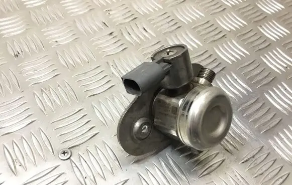 BMW 6 F12 F13 Fuel injection high pressure pump 13517599865 7599865