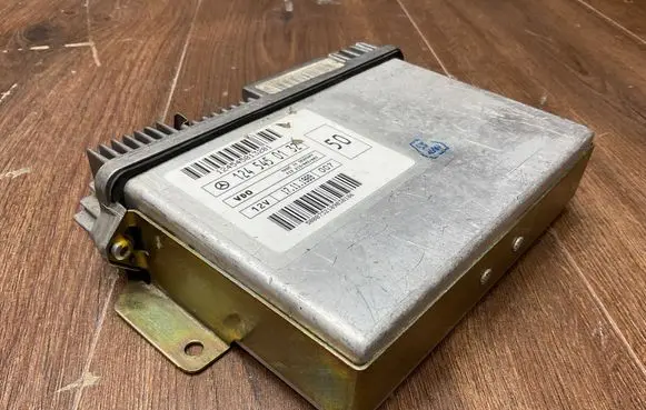 Mercedes-Benz E W124 Engine control unit/module 1245450132