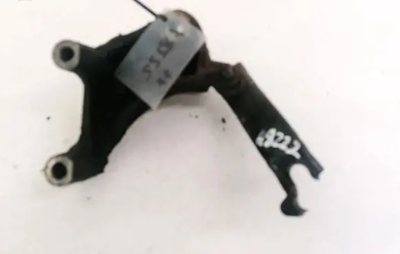 Toyota Yaris Engine mounting bracket