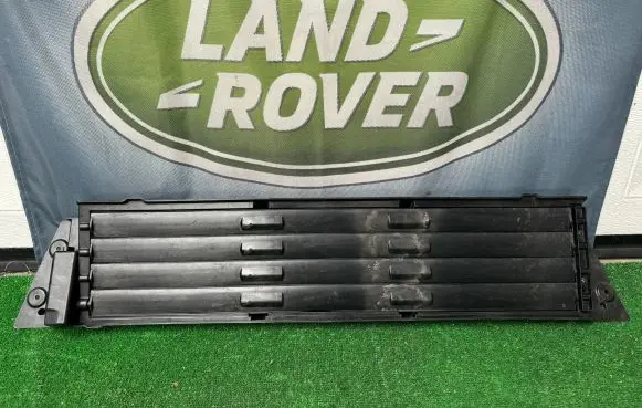 Land Rover Range Rover L460 Type LK Intercooler air guide/duct channel M8E2-8475-A