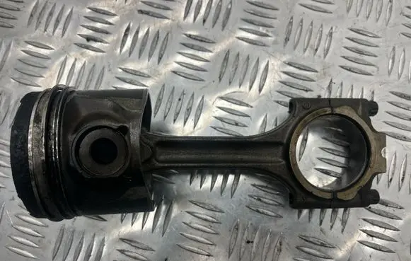 Volvo V70 Piston with connecting rod 81L79