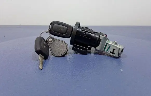 Dacia Duster Ignition lock 2198621