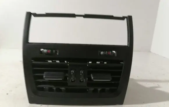 Rear air vent grill