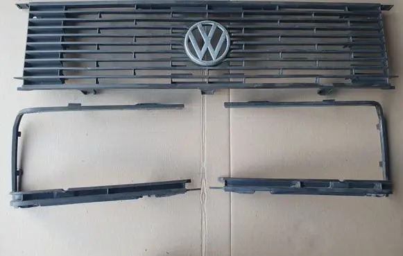 Volkswagen Jetta I Front bumper upper radiator grill 161853653 161853655 161853656