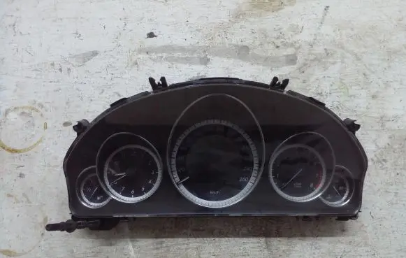 Mercedes-Benz E C207 W207 Speedometer (instrument cluster) A2129001310