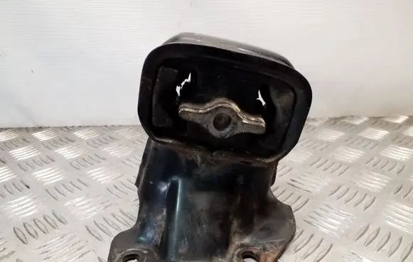 Jeep Grand Cherokee (WK) Engine mount bracket