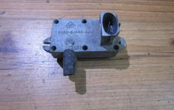 Ford Mondeo MK I Air pressure sensor 93BB9J460AA