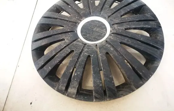 Volkswagen Golf IV R14 wheel hub/cap/trim 