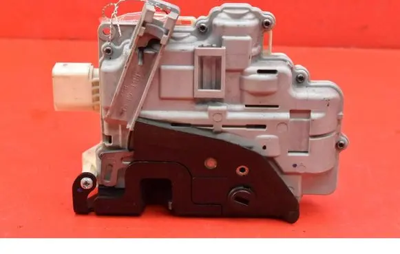 Skoda Superb B6 (3T) Rear door lock 3C1839016A