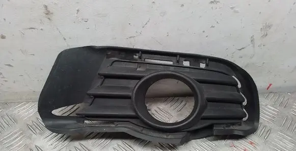 Mercedes-Benz C W204 Front fog light trim/grill A2048950123