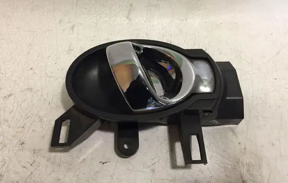 Nissan Juke I F15 Front door interior handle