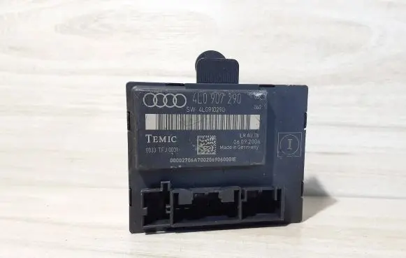 Audi Q7 4L Door control unit/module 4L0907290