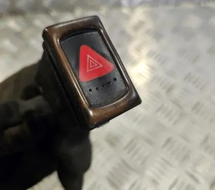 Volkswagen PASSAT B5 Hazard light switch